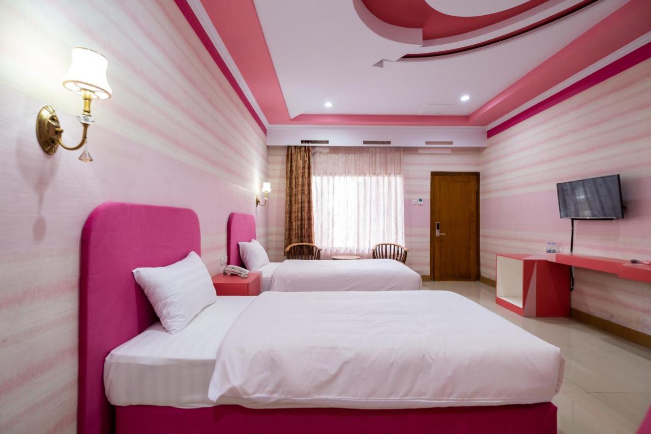 Sartini Inn Jogja Yogyakarta Bagian luar foto