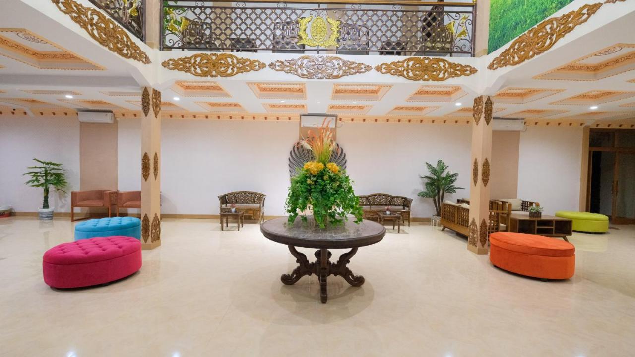 Sartini Inn Jogja Yogyakarta Bagian luar foto
