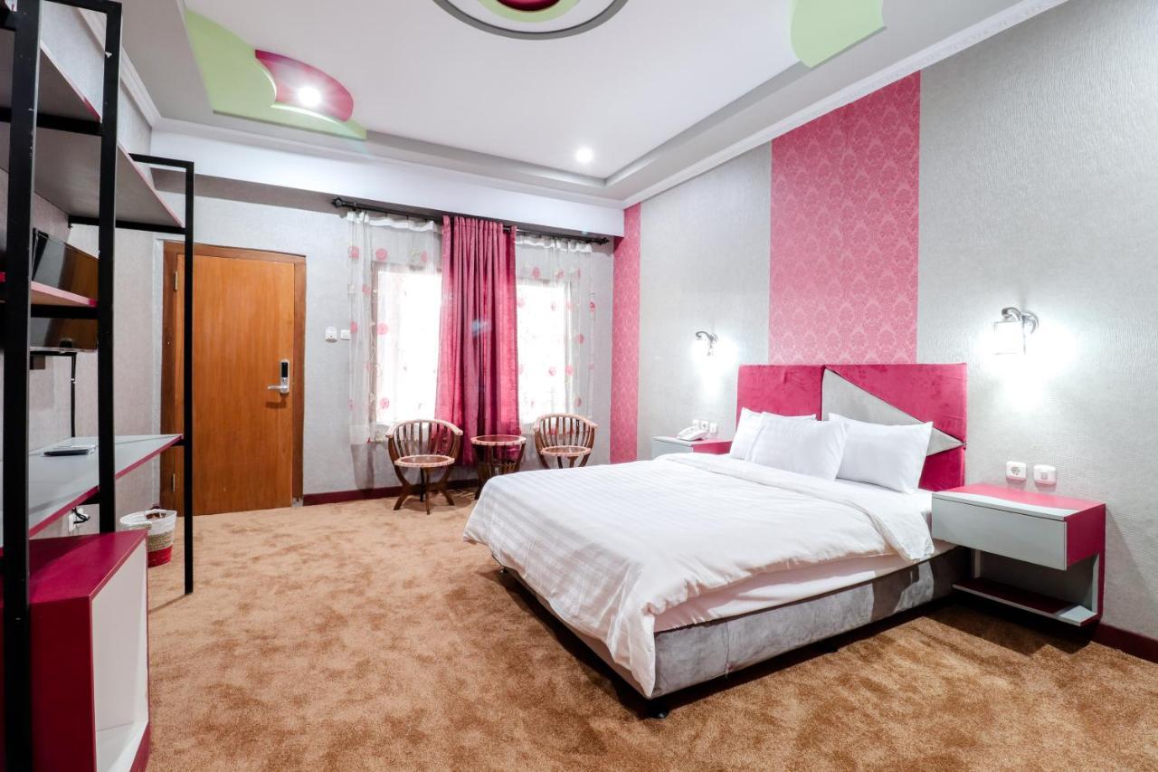 Sartini Inn Jogja Yogyakarta Bagian luar foto