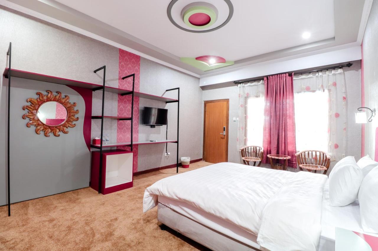 Sartini Inn Jogja Yogyakarta Bagian luar foto