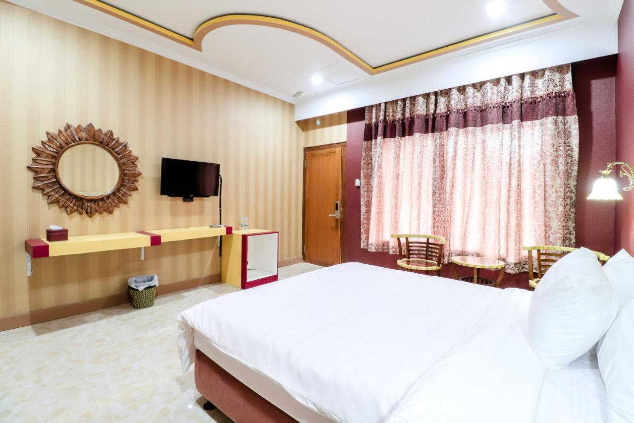 Sartini Inn Jogja Yogyakarta Bagian luar foto