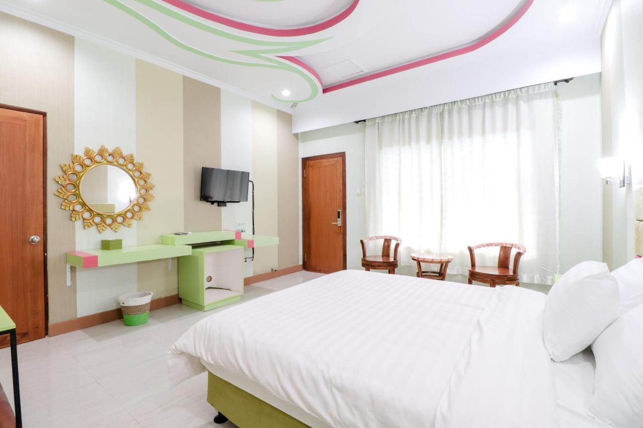 Sartini Inn Jogja Yogyakarta Bagian luar foto