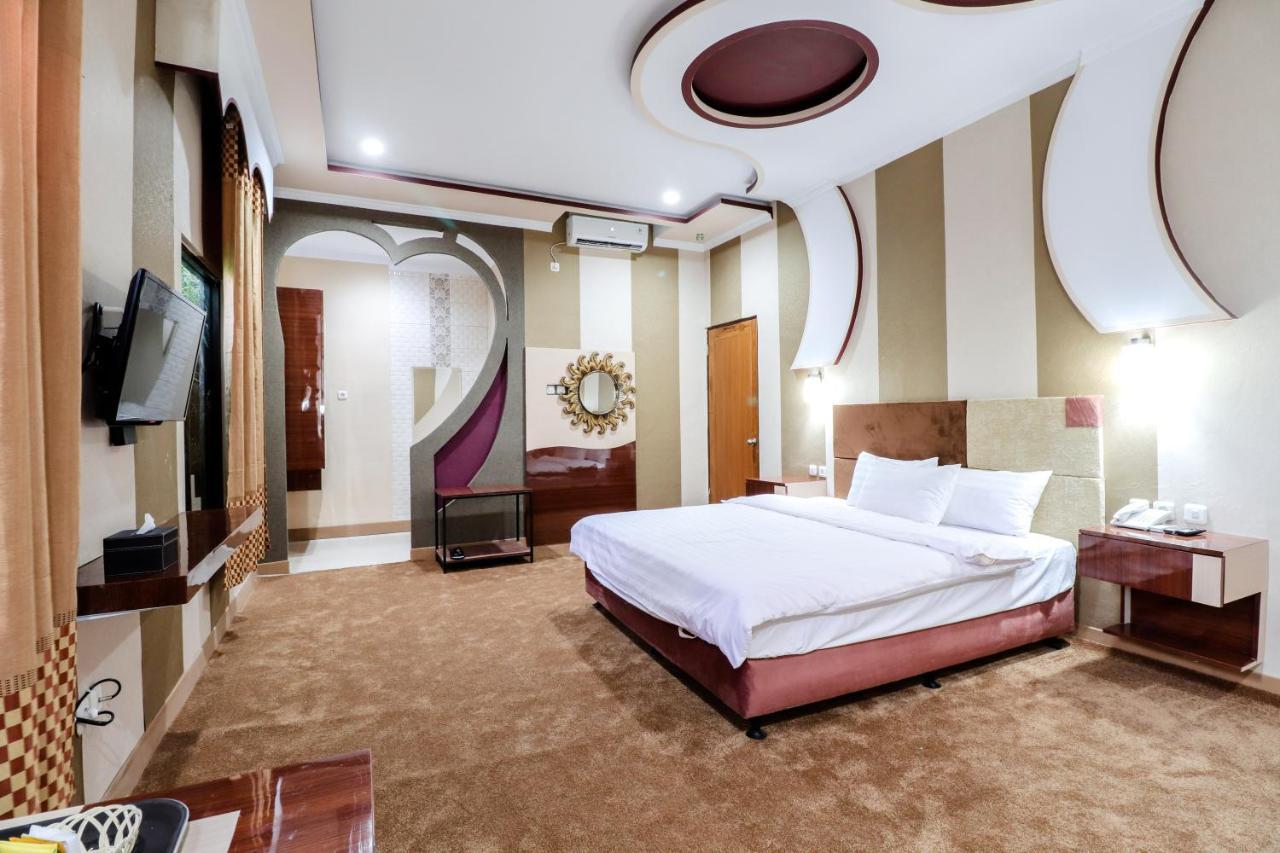 Sartini Inn Jogja Yogyakarta Bagian luar foto