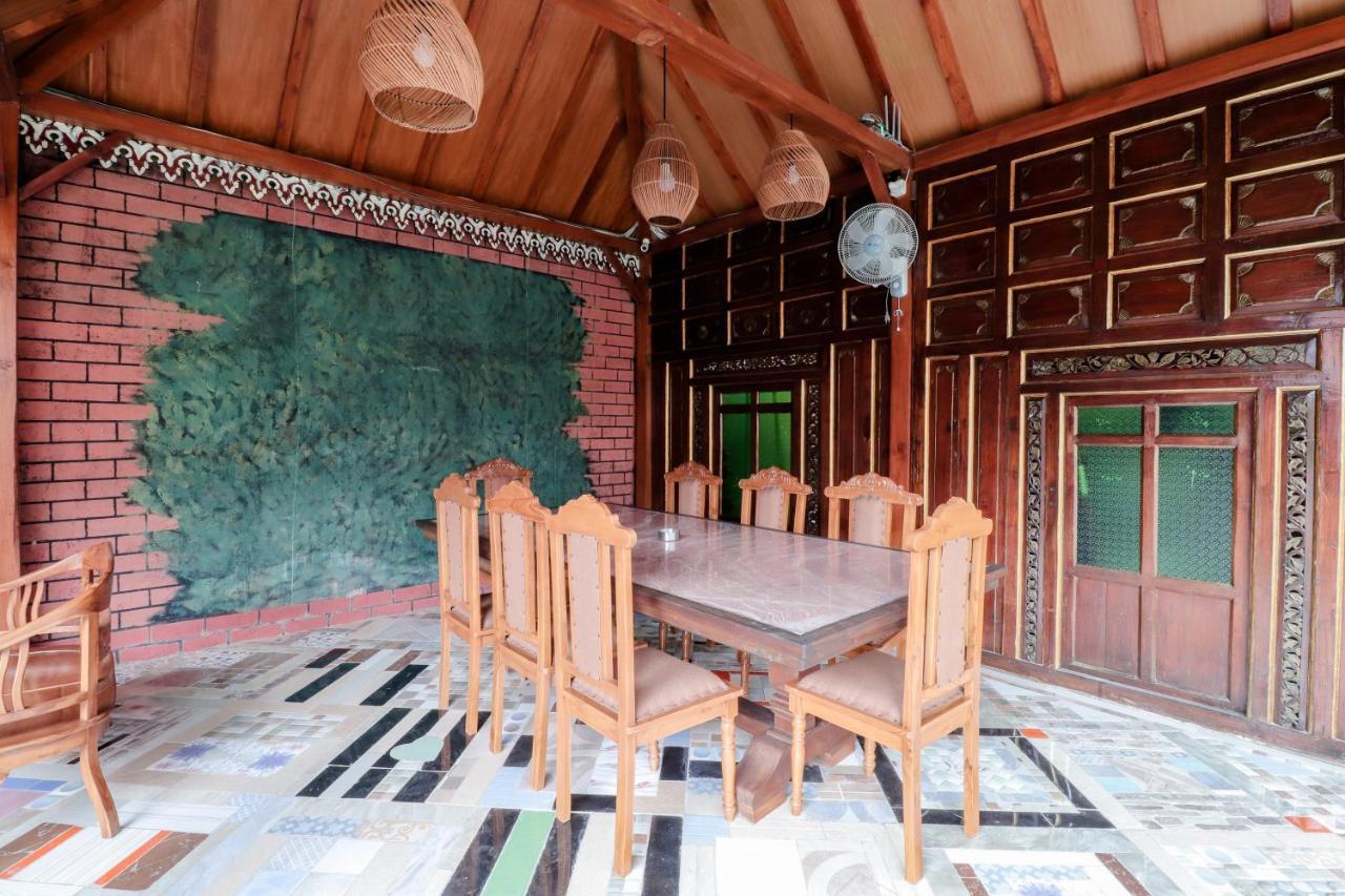 Sartini Inn Jogja Yogyakarta Bagian luar foto
