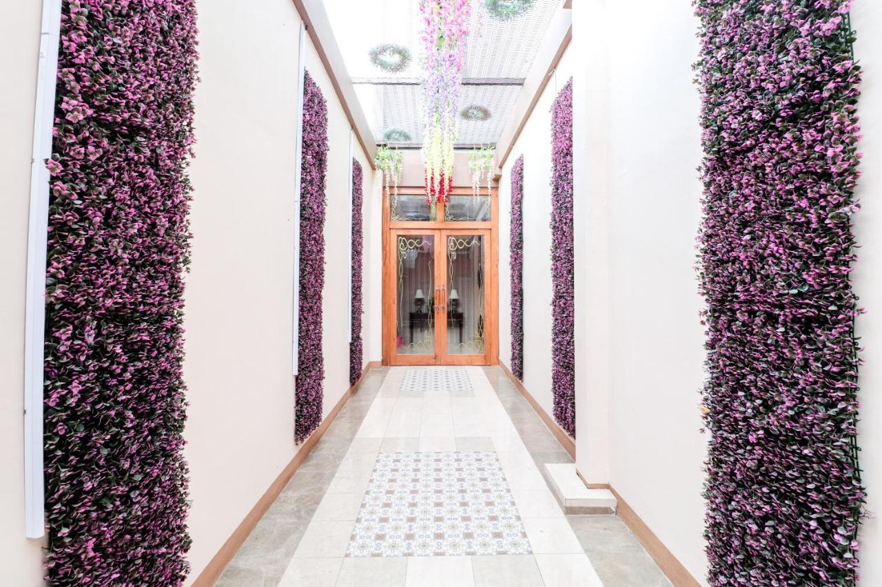Sartini Inn Jogja Yogyakarta Bagian luar foto