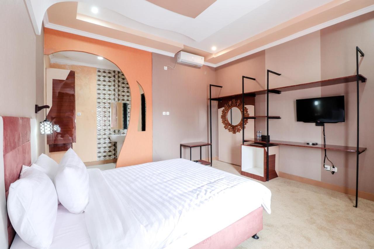 Sartini Inn Jogja Yogyakarta Bagian luar foto
